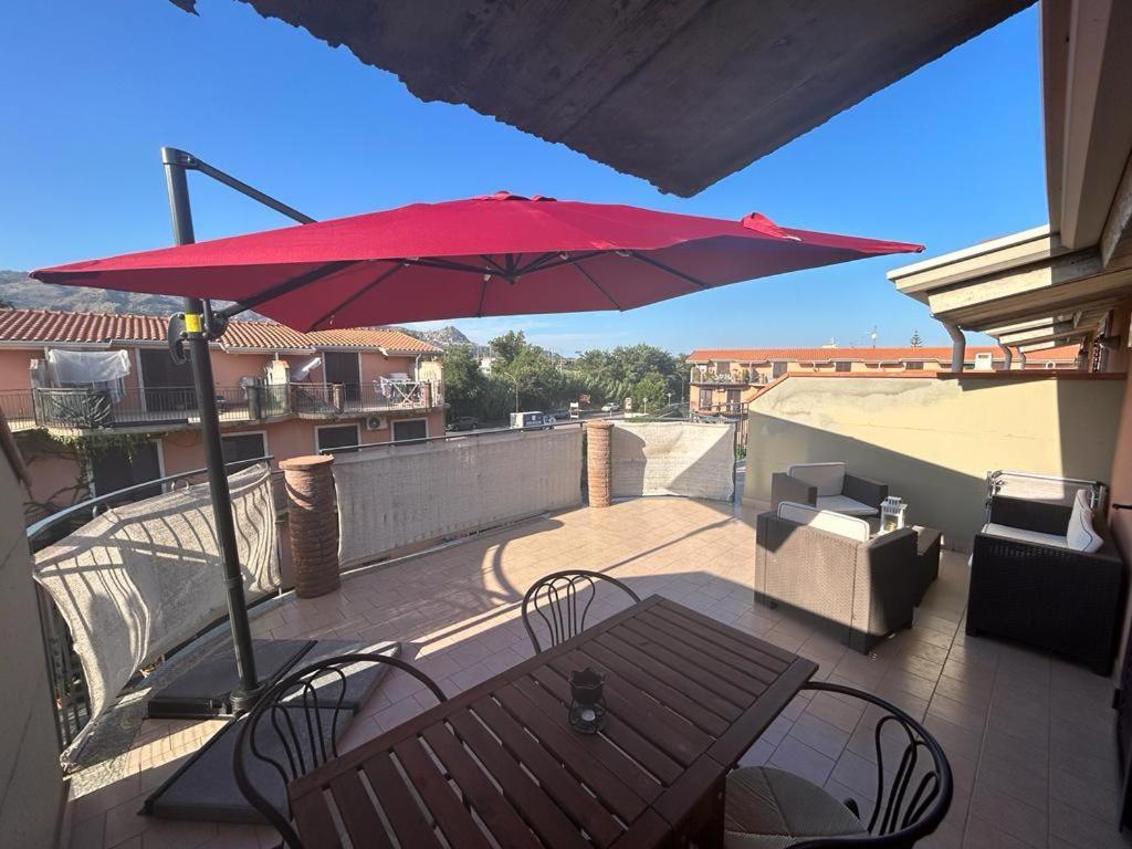 Nina Apartament Giardini Naxos Con Posto Auto エクステリア 写真