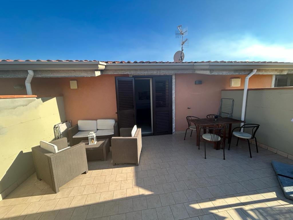 Nina Apartament Giardini Naxos Con Posto Auto エクステリア 写真