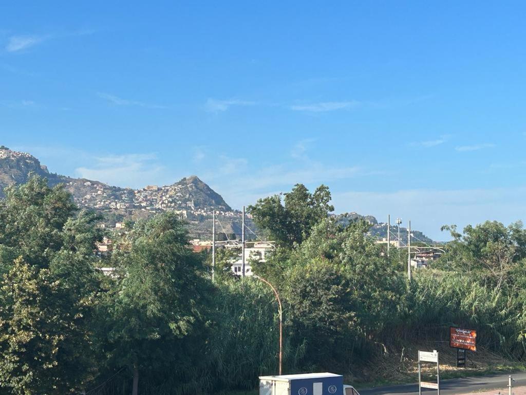 Nina Apartament Giardini Naxos Con Posto Auto エクステリア 写真